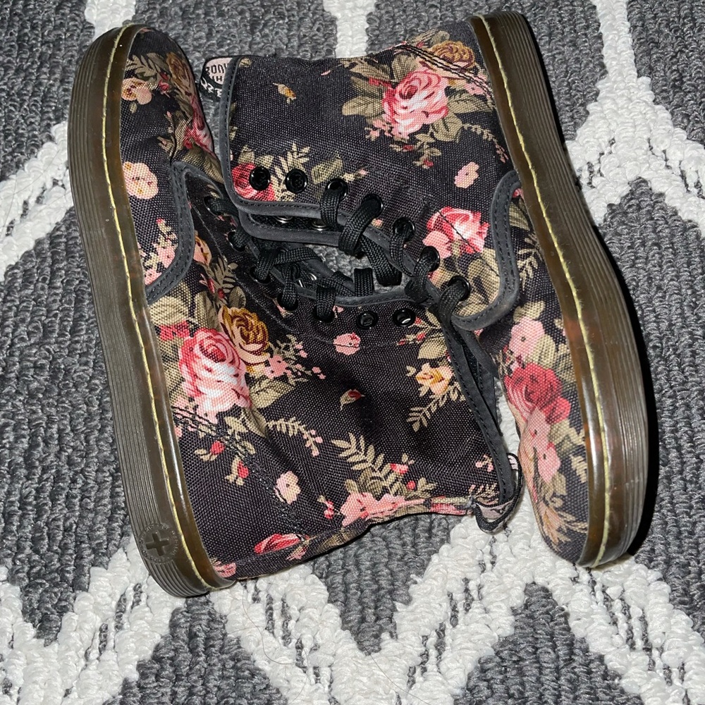 Dr.Martens floral size 6